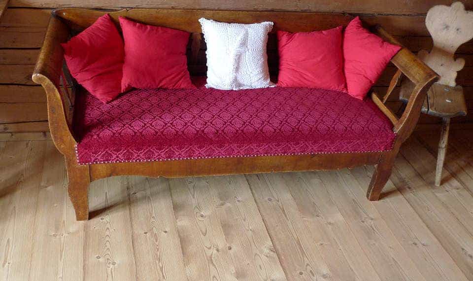 LIGNATUR-Elemente mit Altholzcharakter, geben dem frisch sanierten Objekt mit ihrem rustikalen Ambiente die ganz spezielle Note.